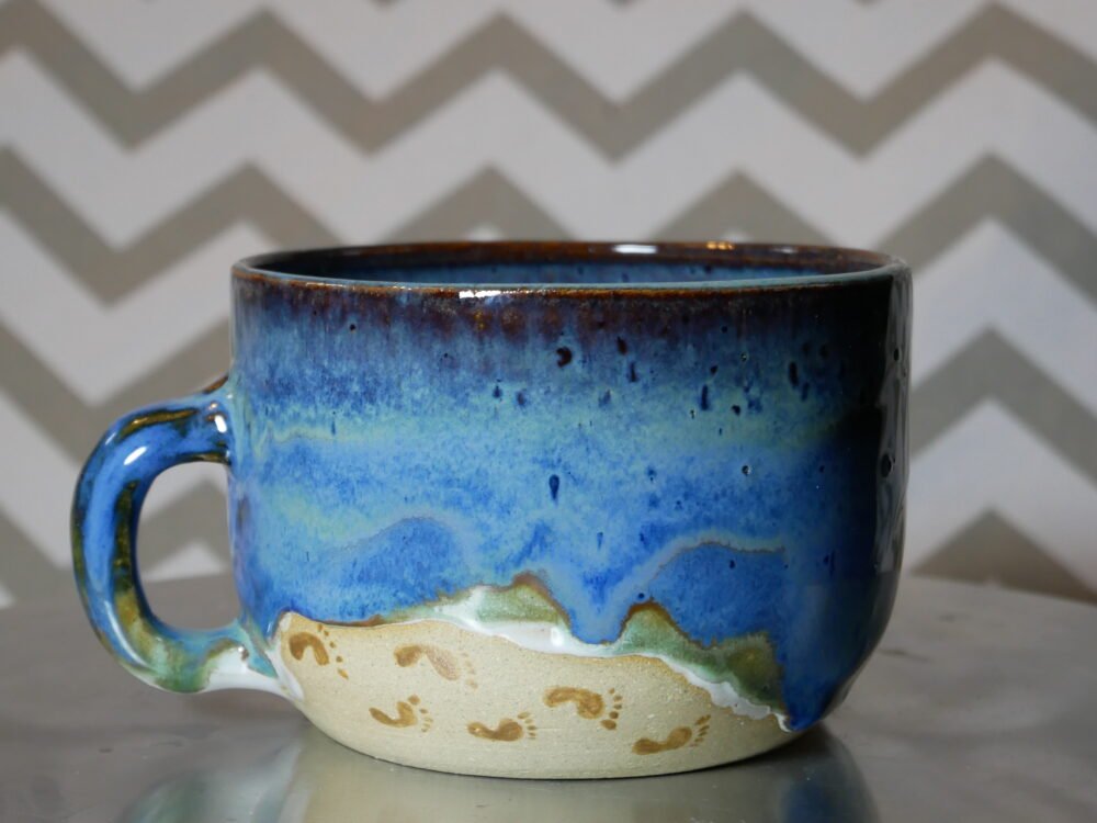 ocean breeze mug with footprints